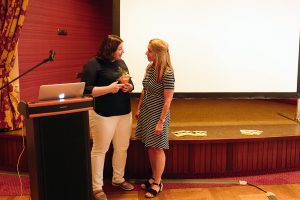 Dankesworte an Frau Jansen (links), Pro Retina