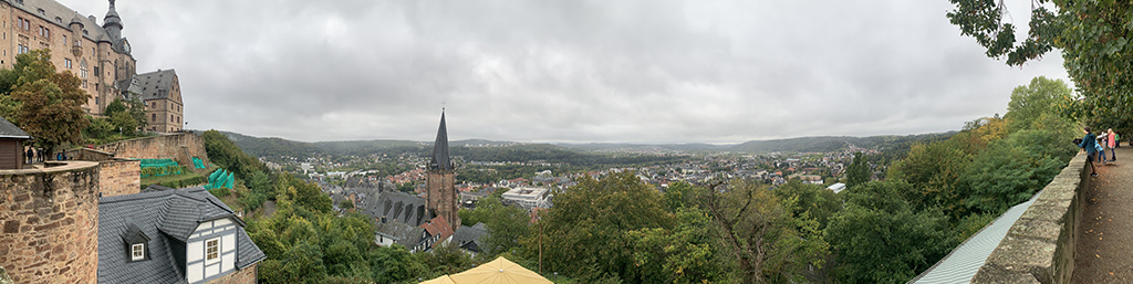 Panoramablick über die Dächer von Marburg hinweg